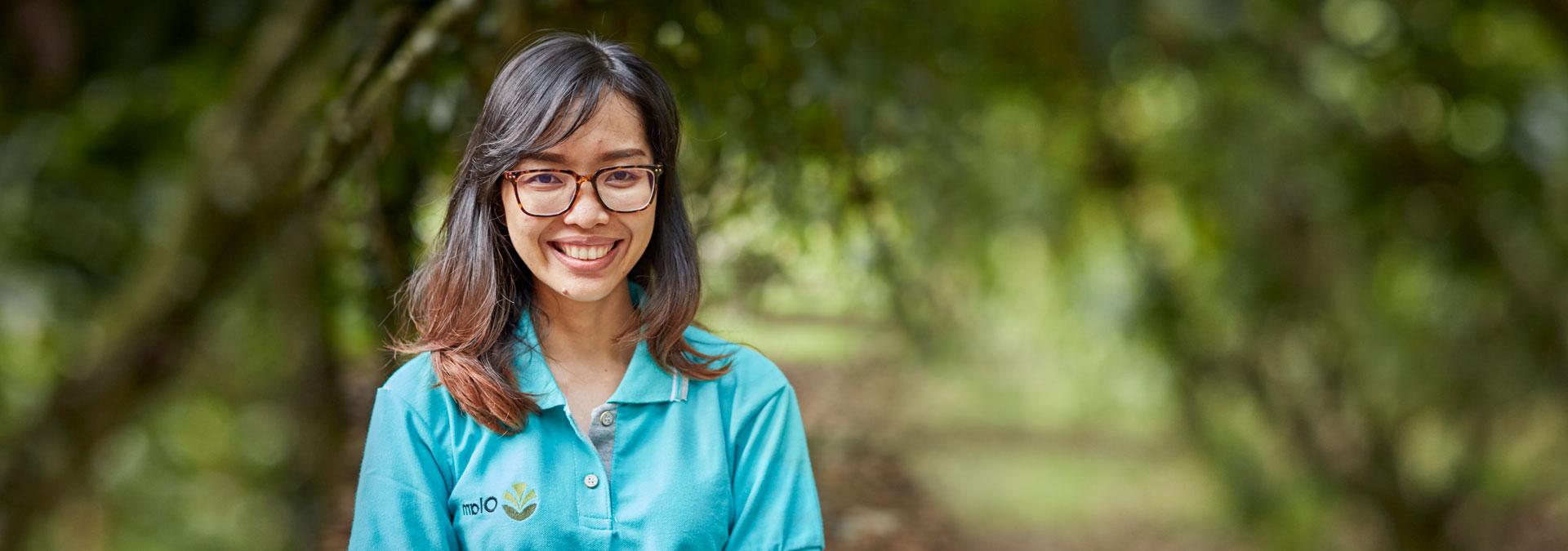 一群推荐买球平台员工:农艺师，贸易商，食品科学家，销售和营销在新加坡. 